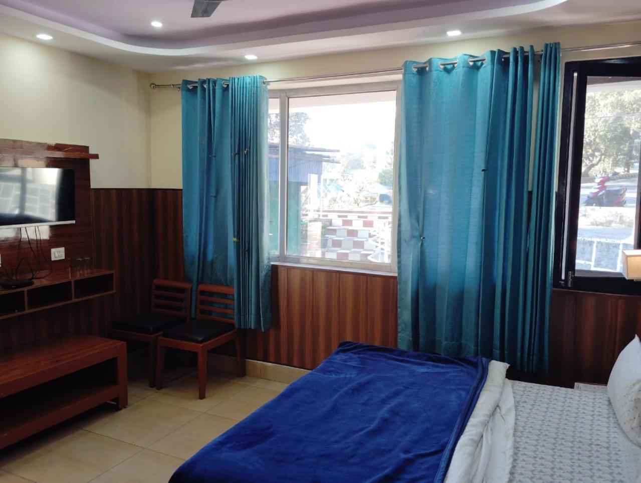 מלון לנסדאון Arya Mansion מראה חיצוני תמונה